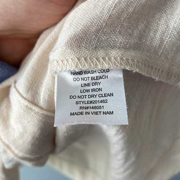 3/$30! Monteau Sleeveless Button Down - Picture 8 of 8